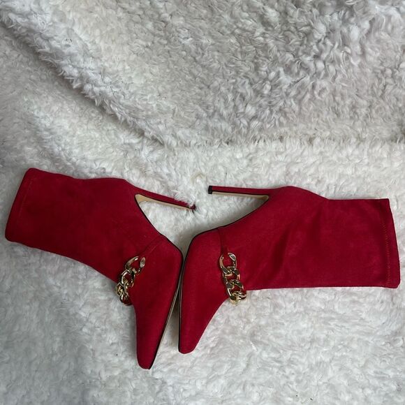 Nine West Red textile suede ankle Boots metallic gold tone chain accent SZ7.5 - Picture 12 of 12